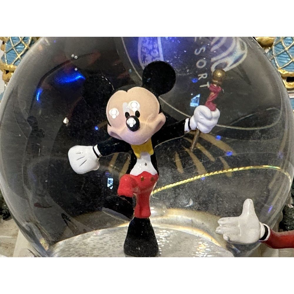 Disney Mickey And Friends Musical LED Castle "Share A Dream Come True Snow Globe - Picture 11 of 15